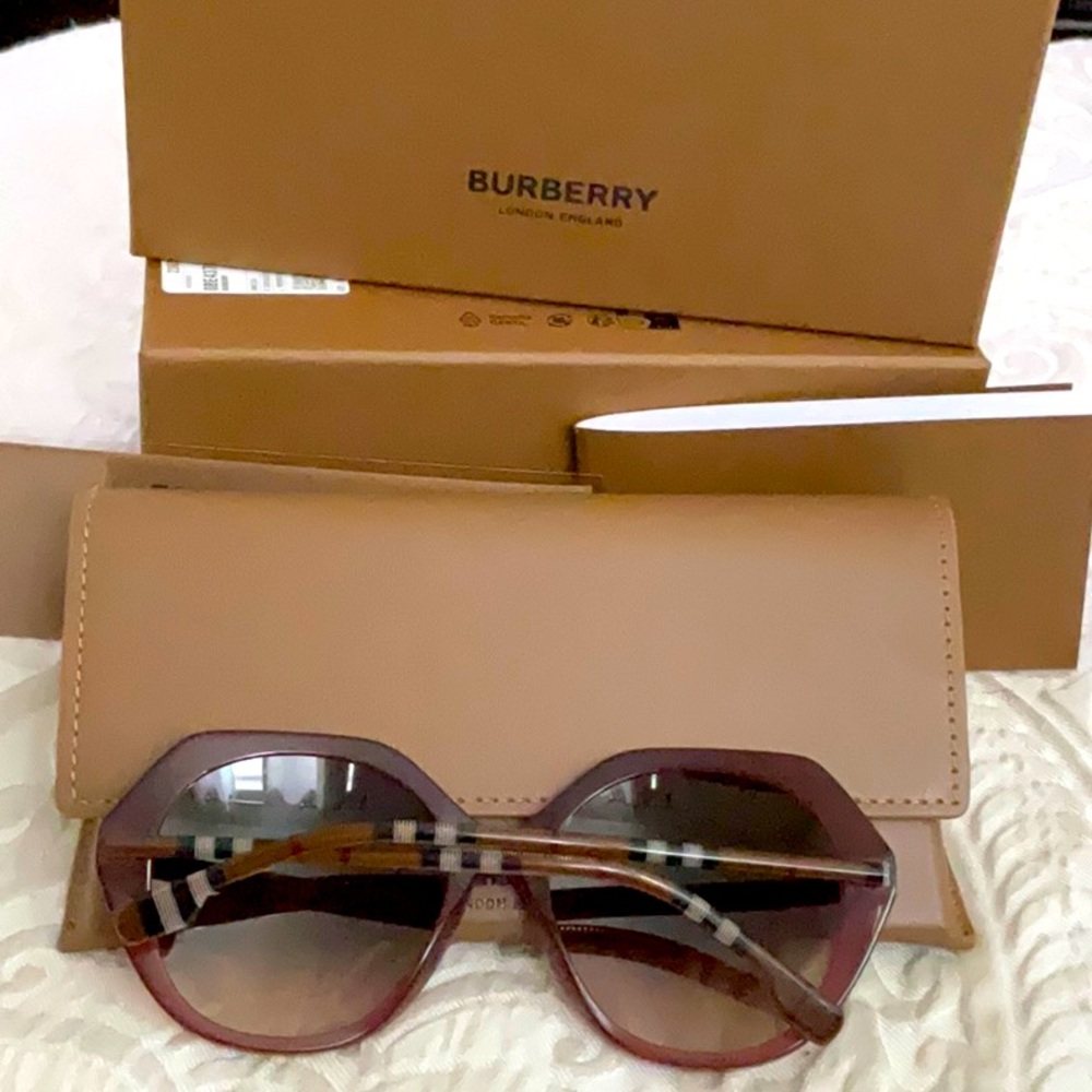 Burberry Sunnies - Picture 3 of 4